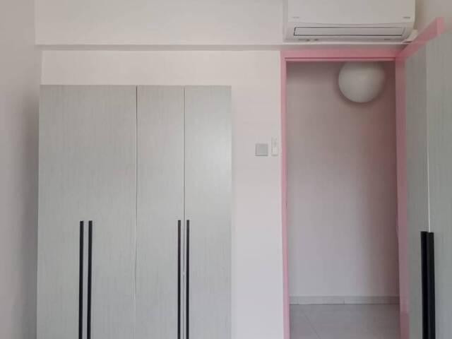 Near Sembawang MRT, Newly Renovated house, Common room share with 1 Female tenant