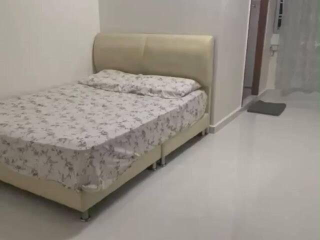 Near Southview LRT! Master room at 229 Choa Chu Kang central for rent! Aircon wifi! Cooking allowed!