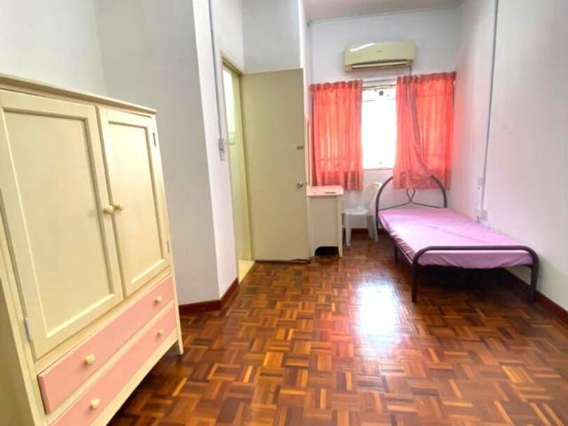 Near To One Utama Landed House Room To Rent