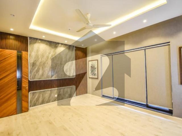 Near to Commercial 5 Marla Out Standing Bungalow for Sale in DHA 9 Town