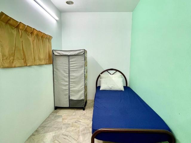Near to ‍♂️LRT Pusat Bandar Puchong Single Room attach Toilet near Setia Walk