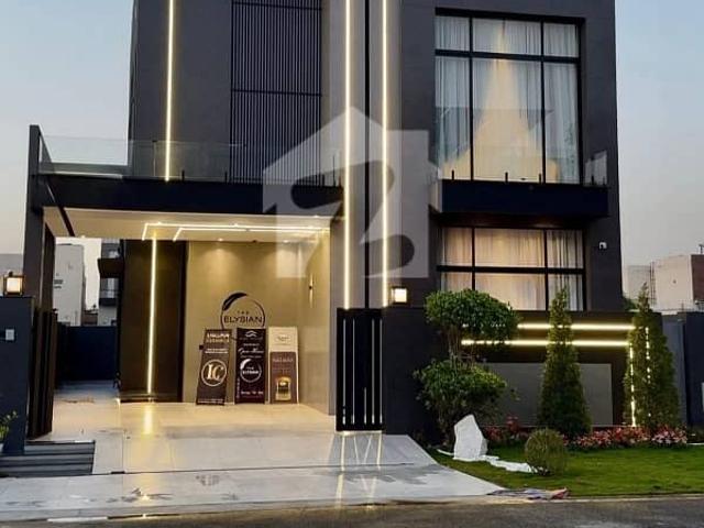 Near To Park 10 Marla Modern Design Luxury House