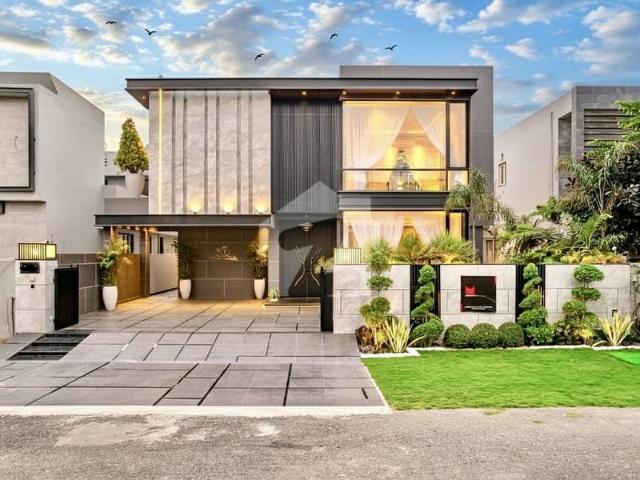 Near To Park 1 Kanal Modern FULL FURNISHED WITH BASMENT Beautiful Design Bungalow For Sale At Prime Location
