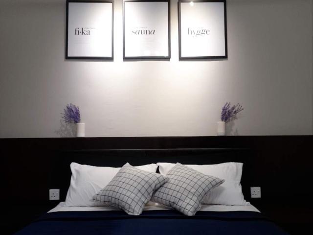 Near to Surian MRT! Middle Room at Palm Spring, Kota Damansara! Fully Renovated! Free WIFI, Utilities & Cleaning