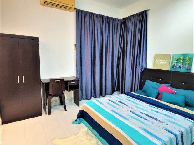 Near UITM & Hospital Selayang Female Only Queen Size Bedroom Fully Furnished Room at 162 Residency, Selayang