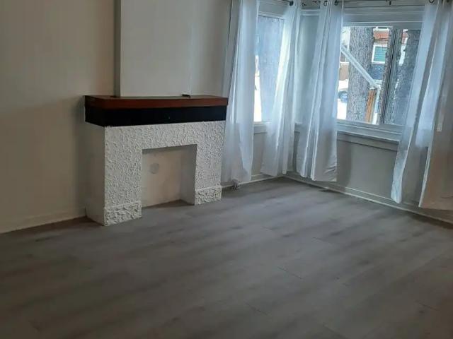 Near University ! 3 Bed + Den House for Rent Near U of A
