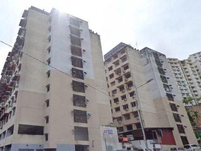 Nearby Amenties and Low Rise Unit