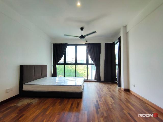 Nearby Icity Private bathroom middle Room for rent
