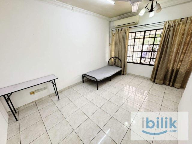 Nearby LRT BU 11 ️Spacious single bed room at Bandar Utama One Month / Zero / Flexible Deposit Options Free Wifi