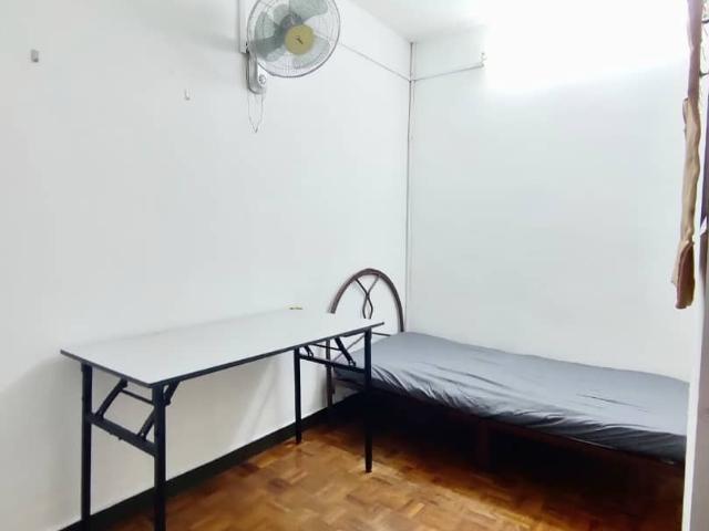 Nearby LRT Single Room at SS2, Petaling Jaya