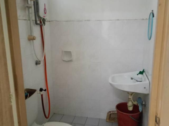 NEARBY TO MRT AND SHOPPING MALL