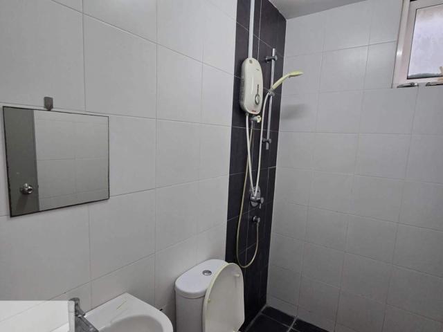 Nearest block to lrt, single bedrom, available now