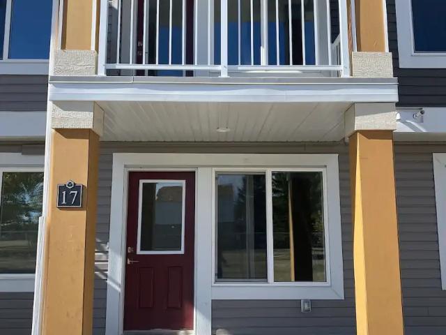 ✨Modern Park Facing Townhouse in Michaels Park, Mil Woods 3Bed+Den & 2.5Bath