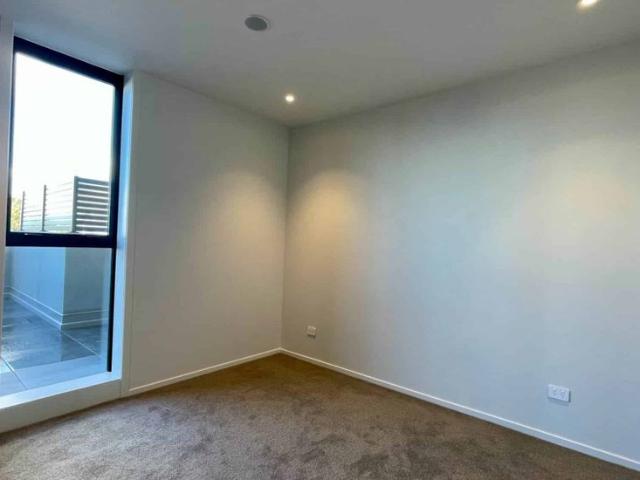 Nearly New Apartment 1 bedroom, 1 study and.