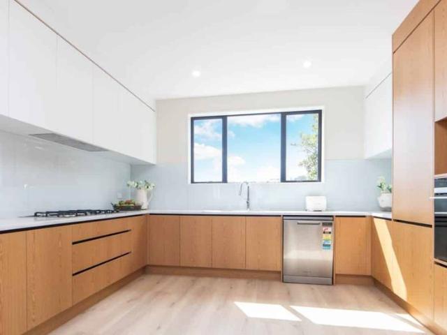 Nearly New Home Near Macleans College