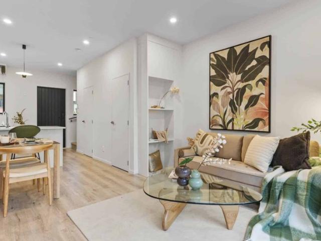 Nearly New 3 Bedrooms & 2.5 Bathrooms