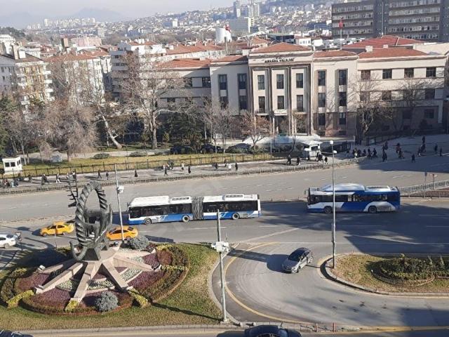 Necatibey Caddesi Üzeri Balıkçıoğlu İş Merkezinde, Asansörlü, Cadde Cepheli, 65 m2 Kiralık Ofis.