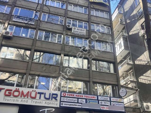 Necatibey Caddesi Keremhan İşhanında Ön Cephe 1+1
