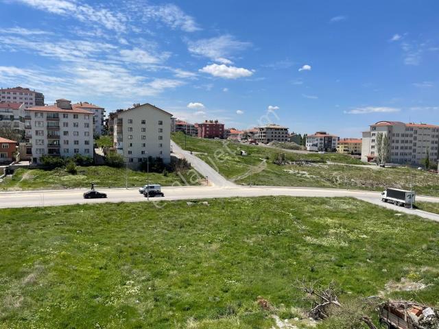 Necip Albay'dan Şehir Manzaralı Masrafsız Yatırıma Uygun Kiracılı 4+1 Çift Balkonlu Satılık Daire