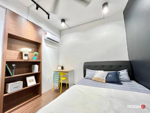 Need Master Room Near LRT? No Worries ! This Condo Linked To LRT