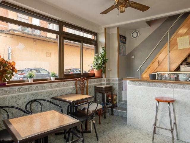 ¡NEGOCIO EN FUNCIONAMIENTO! BAR con Terraza frente a Mercadona