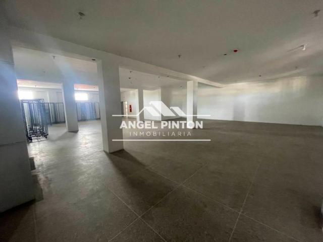 Negocio en Venta en Maracaibo OESTE Zulia 1100 m2. 10 hab
