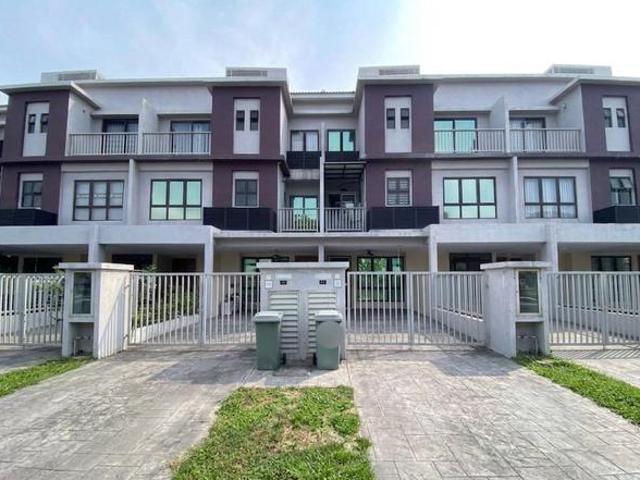 NEGOLOWER UNITFREEHOLDThe Strata Townhouse Bandar Puteri Bangi