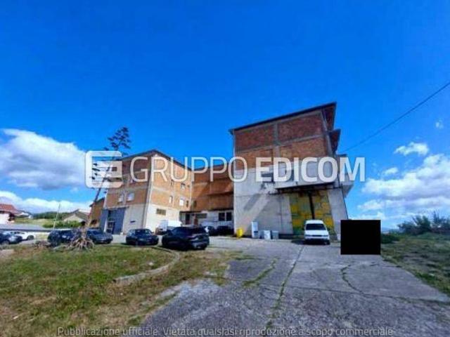 Negozi, botteghe di 240 mq in vendita a Roggiano Gravina Rif. 4550700