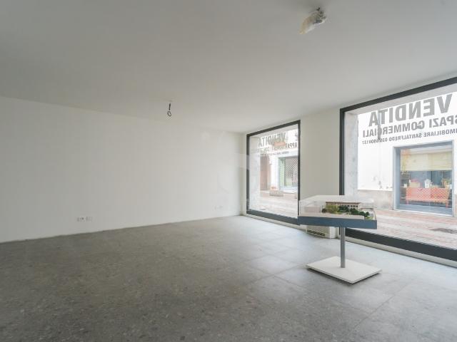 Negozio nuovo in via vittorio emanuele, Vimercate