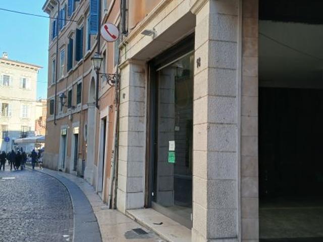 Negozio affitto Verona centro