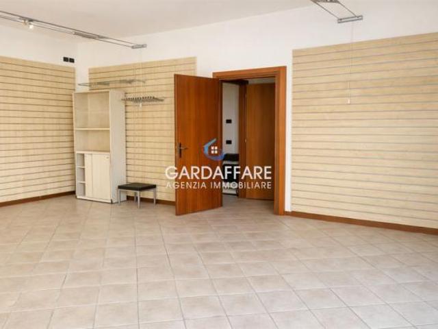 NEGOZIO AL PIANO TERRA IN AFFITTO A MANERBA DEL GARDA