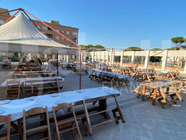 Negozio con giardino a Roma