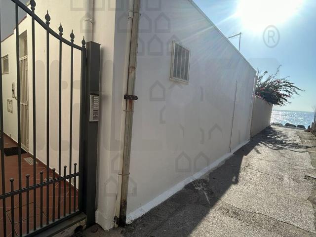Negozio con giardino in via nazionale briga marina 6, Messina