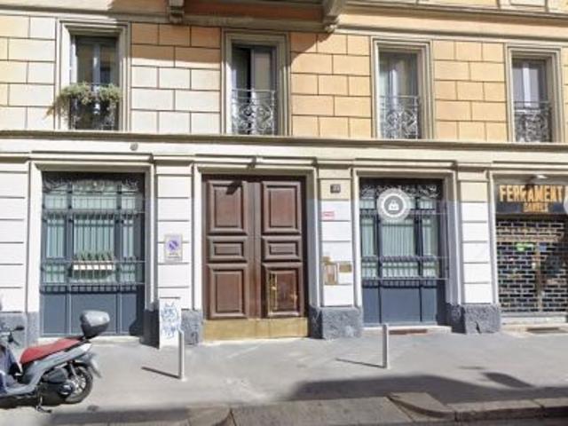 Negozio con soppalco e cantinone attualmente affittato