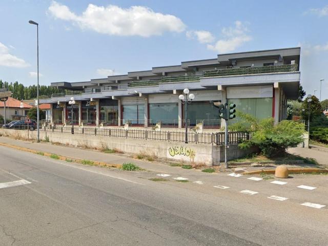 Negozio da ristrutturare a Bareggio