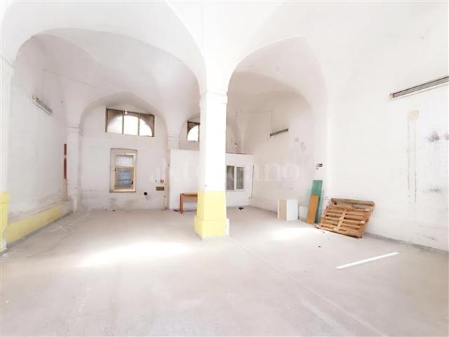 Negozio di 170 mq a Centro Storico, Cappuccini, Commenda Brindisi