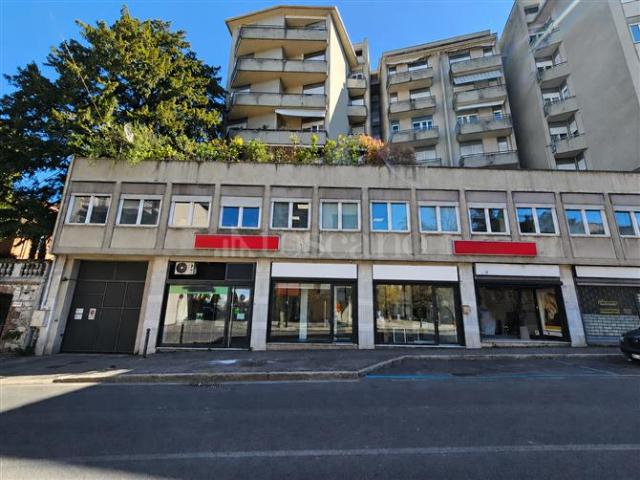 Negozio di 100 mq a Centro Cantù