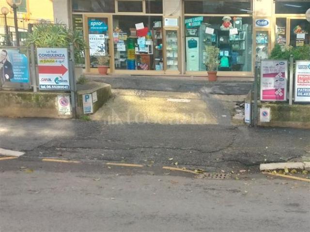 Negozio di 100 mq a Portuense, Villa Bonelli Roma