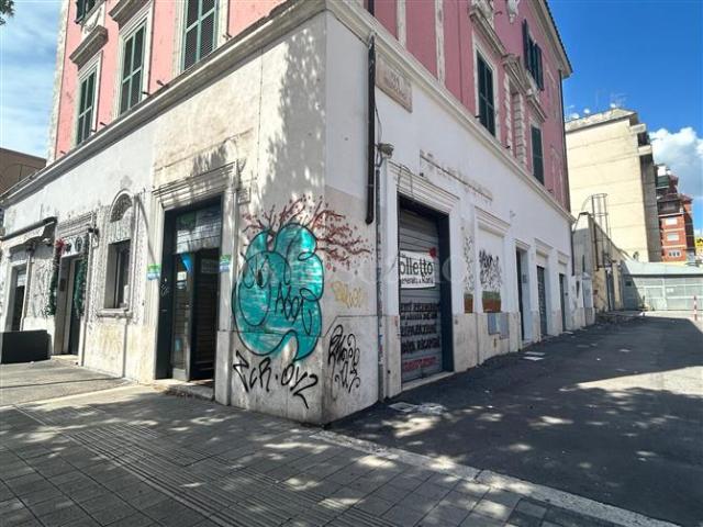 Negozio di 26 mq a Cinecittà, Quadraro Roma