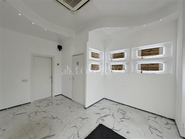 Negozio di 35 mq a Barona, Famagosta, Lodovico il Moro Milano