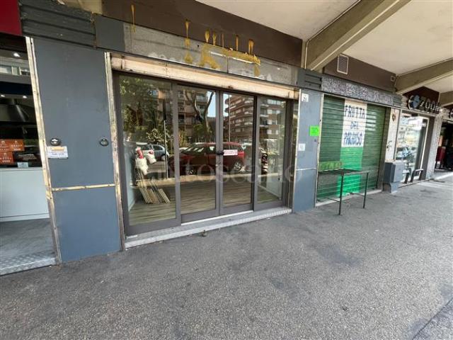 Negozio di 35 mq a Lido di Ostia, Ostia Antica, Castel Fusano Roma