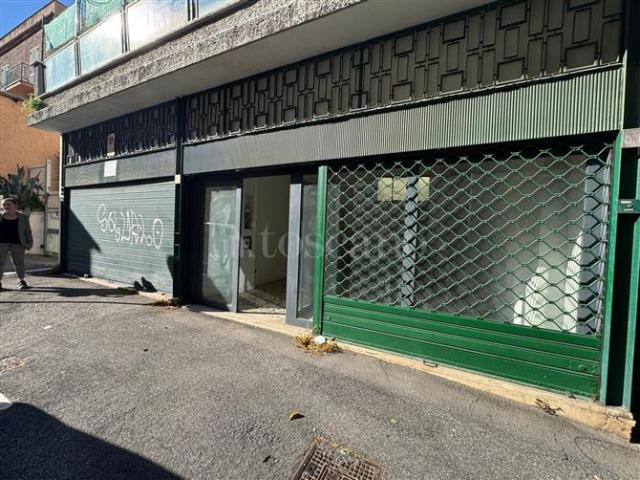 Negozio di 35 mq a Monti Tiburtini, Pietralata Roma
