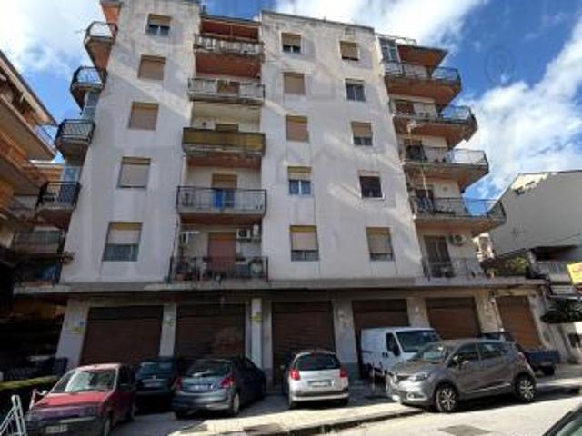NEGOZIO di 3 vani e di 600 mq MESSINA rif. 3VS18052