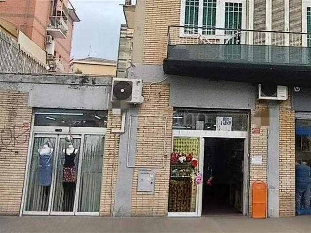 Negozio di 585 mq a Magliana, Trullo, Parco de' Medici Roma