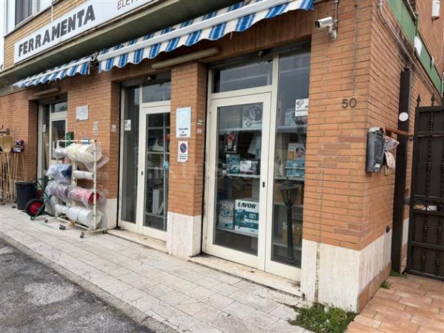 Negozio di 50 mq a Fiumicino Paese, Focene, Isola Sacra, Parco Leonardo Fiumicino