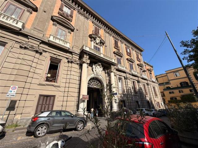 Negozio di 60 mq a Chiaia, Mergellina Napoli
