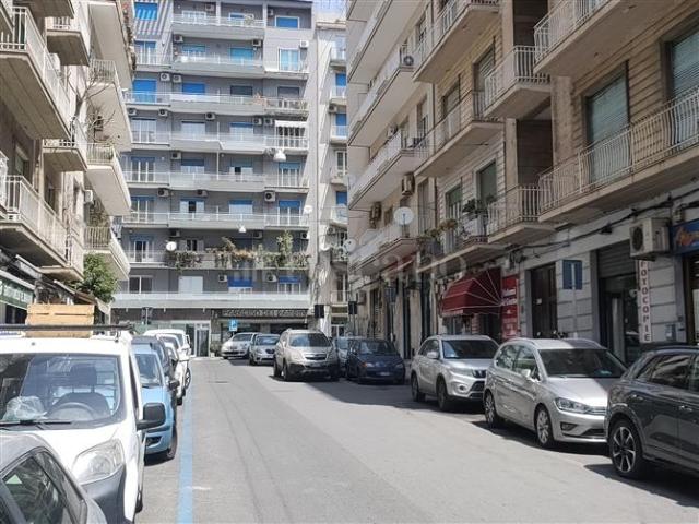 Negozio di 63 mq a Bellini, Tribunale, Corso Italia Catania