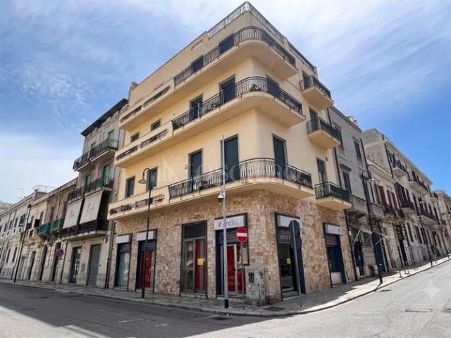 Negozio di 85 mq a Centro Storico, Pineta Zerbi Reggio di Calabria