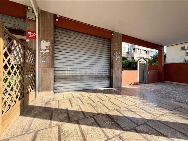 Negozio di 80 mq a Lavinio Mare, Villaggio Giornalisti, Poggio Anzio