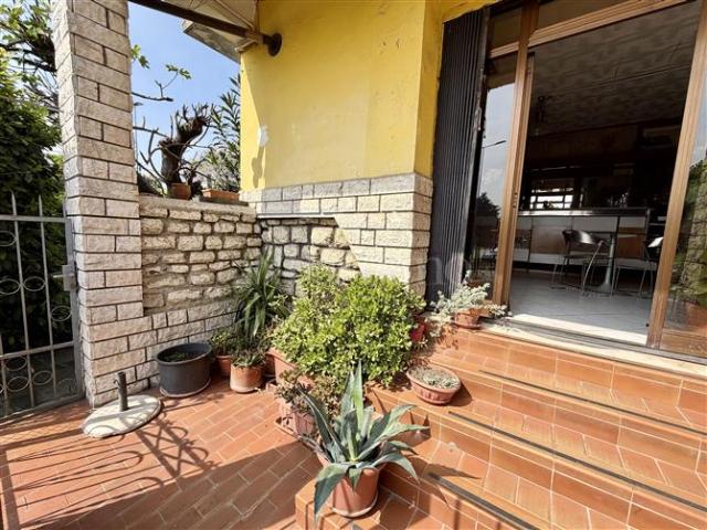 Negozio di 80 mq a Urago Mella, Primo Maggio, Sant'Anna, Villaggio Badia Brescia
